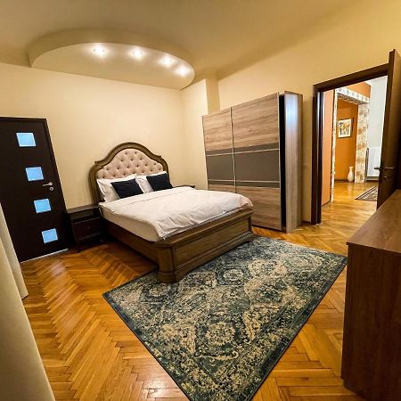Central Apartment W/ Fire Place - Ground Floor Bucharest Luaran gambar