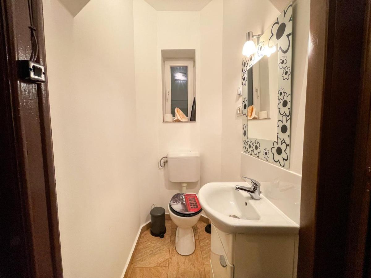 Central Apartment W/ Fire Place - Ground Floor Bucharest Luaran gambar