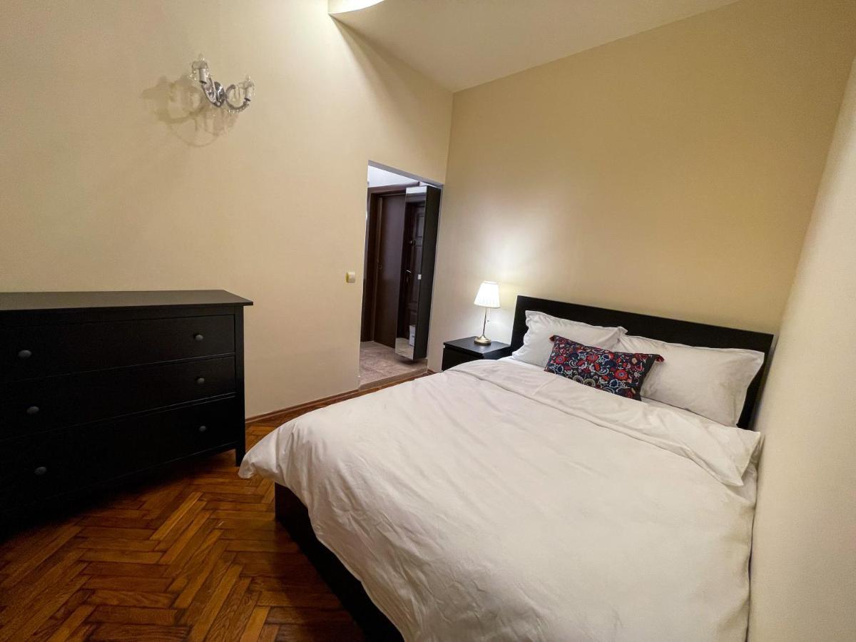 Central Apartment W/ Fire Place - Ground Floor Bucharest Luaran gambar