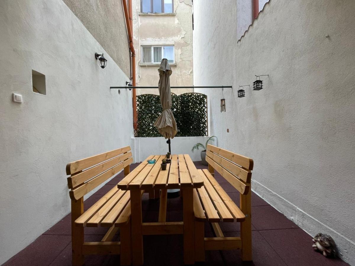 Central Apartment W/ Fire Place - Ground Floor Bucharest Luaran gambar
